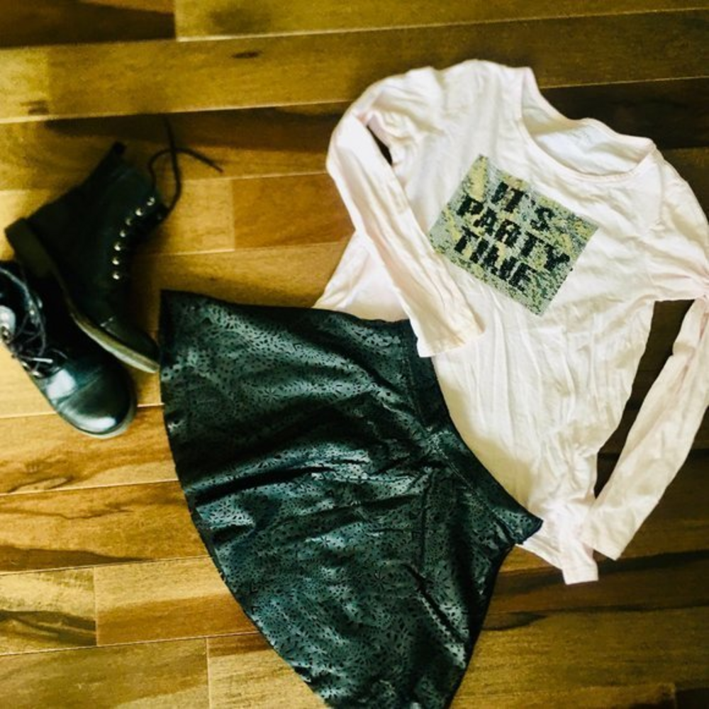 Girls Xhilaration long sleeve shirt size 10/12‎